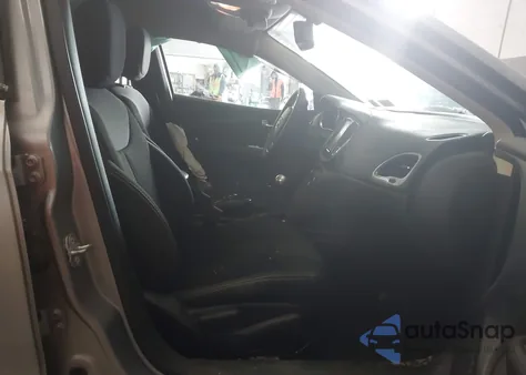 2014 Dodge Dart Sxt z USA, uszkodzony, nr VIN 1C3CDFBB3ED740388